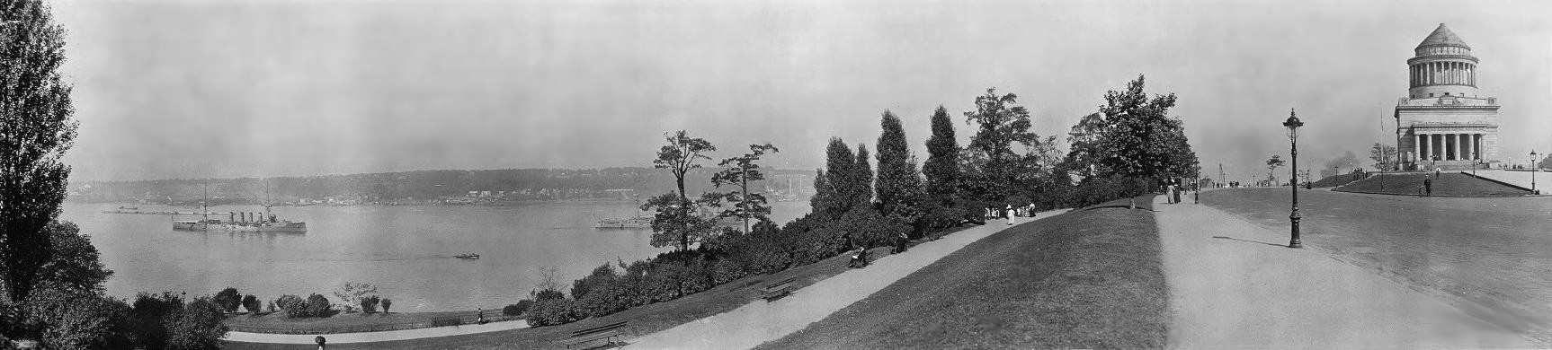 Grant's Tomb and Hudson River